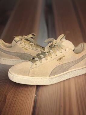 PUMA Suede Classic XXI sneakers, men’s Size 6 or Women’s size 7.5